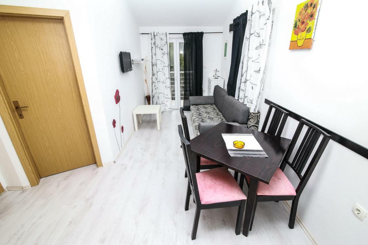 Apartments Alma Podgora Luaran gambar